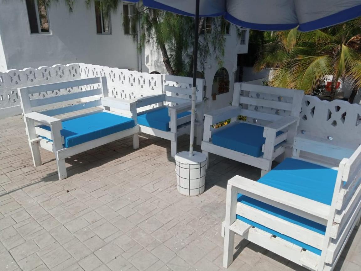 Nyumba Tulivu Apartment Ватаму Екстериор снимка